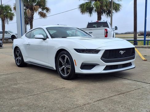 Used 2025 Ford Mustang Coupe image 4