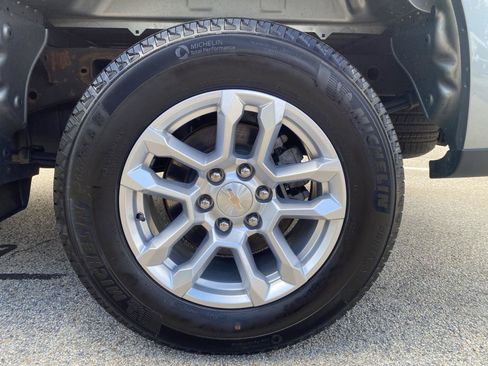 Used 2023 Chevrolet Silverado 1500 LT AWD/4WD image 13