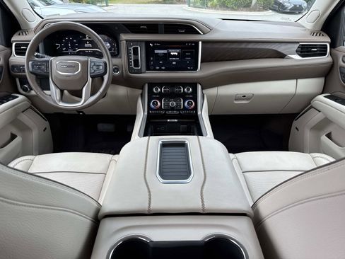 Used 2023 GMC Yukon Denali image 17