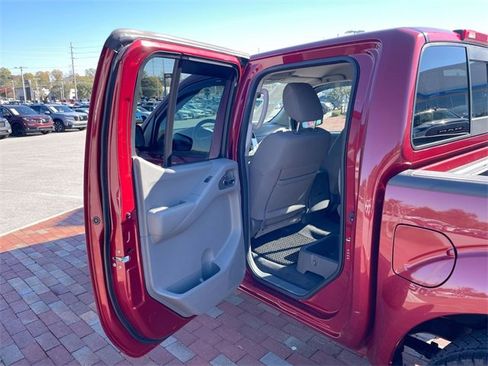 Used 2020 Nissan Frontier SV image 25