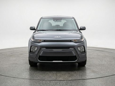 Used 2025 Kia Soul LX w/ LX Technology Package image 2