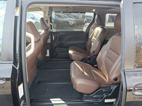 Certified 2020 Toyota Sienna Limited image 10