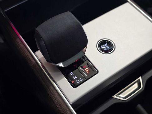 New 2025 Land Rover Range Rover Long Wheelbase SE image 37