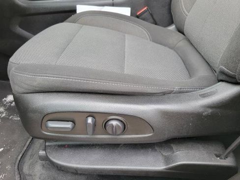 Used 2023 Chevrolet Traverse LT image 9