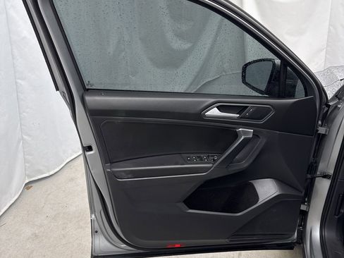 Used 2021 Volkswagen Tiguan SE image 12