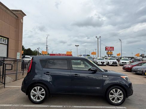 Used 2014 Kia Soul + w/ Audio Package FWD image 4