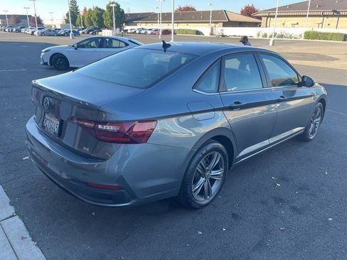 Used 2022 Volkswagen Jetta SE image 5