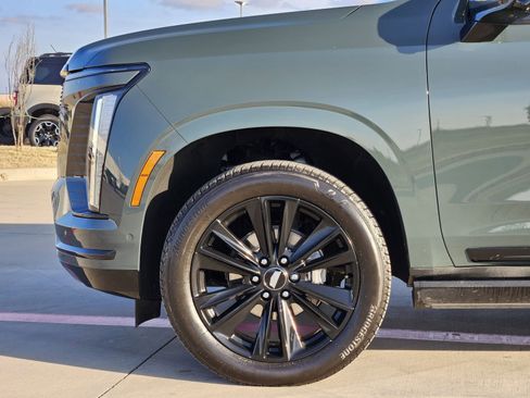 Certified 2025 Cadillac Escalade ESV Sport w/ LPO, Floor Liner Package image 11