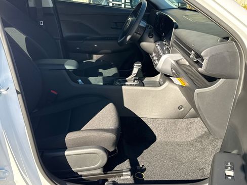 New 2026 Hyundai Kona SE image 13
