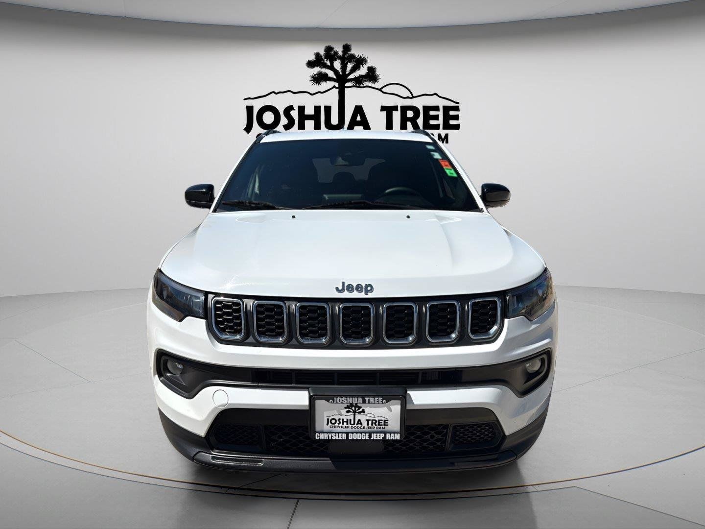 Used 2025 Jeep Compass Latitude AWD/4WD image 2