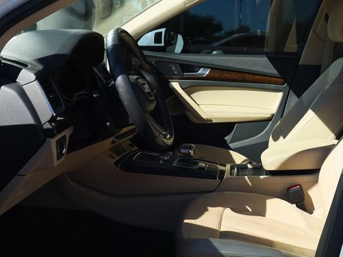 Used 2019 Audi Q5 Premium Plus w/ Premium Plus Package image 39