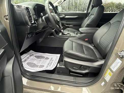 Used 2025 Ford Ranger Lariat w/ FX4 Off-Road Package image 12