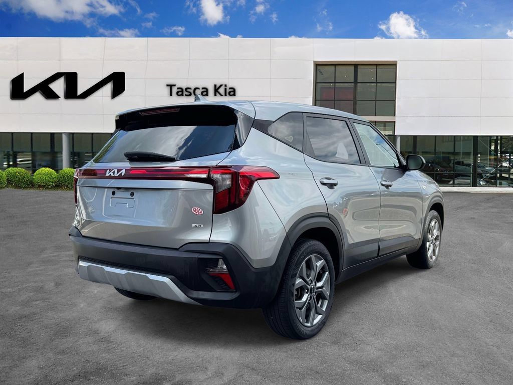 Used 2024 Kia Seltos LX AWD/4WD image 4