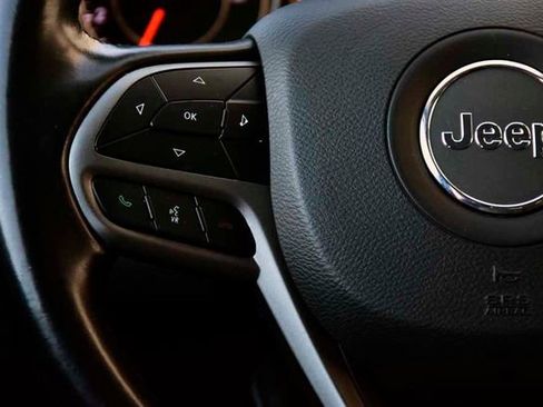 Used 2020 Jeep Cherokee Latitude w/ Cold Weather Group image 18