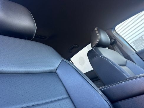 Used 2022 Volkswagen Atlas Cross Sport SE image 16