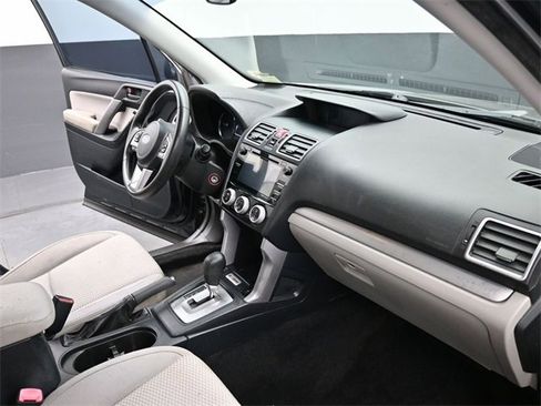 Used 2017 Subaru Forester 2.5i Premium image 24