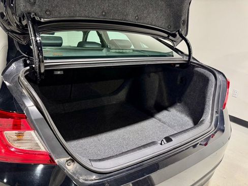Used 2020 Honda Accord Touring image 10