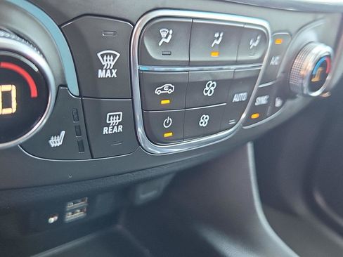 Used 2021 Chevrolet Traverse RS AWD/4WD image 18