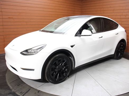 Used 2021 Tesla Model Y Long Range image 9