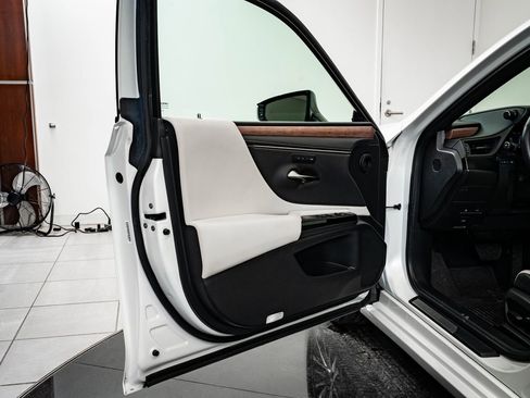 Certified 2023 Lexus ES 250 w/ Premium Package image 26