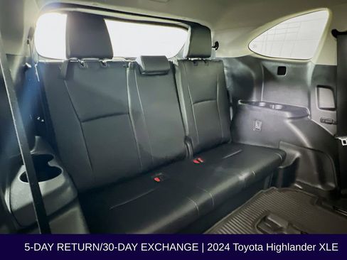 Used 2024 Toyota Highlander XLE image 30