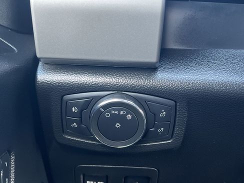 Used 2019 Ford F150 Lariat w/ Trailer Tow Package image 18