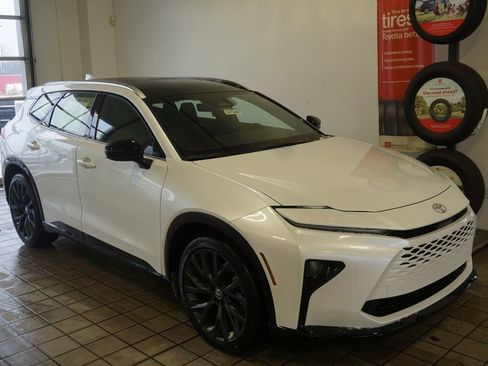 New 2026 Toyota Crown Signia Limited image 2