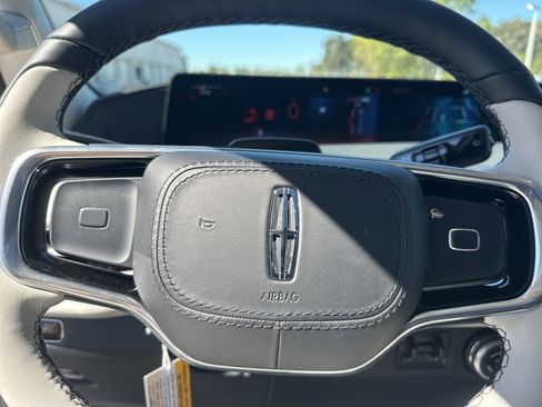 New 2026 Lincoln Navigator Reserve image 21