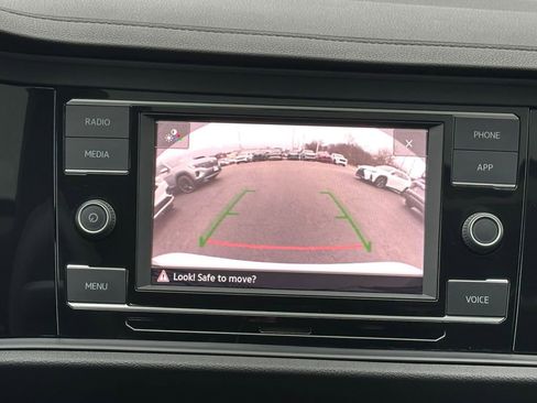 Used 2020 Volkswagen Jetta SE image 16