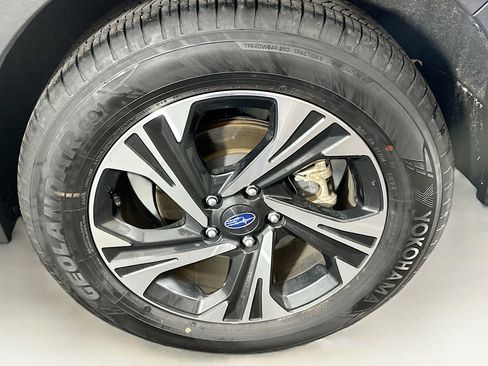 Used 2024 Subaru Crosstrek 2.0i Premium image 11