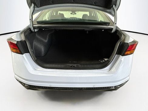 Used 2024 Nissan Altima 2.5 SR w/ SR Premium Package image 23