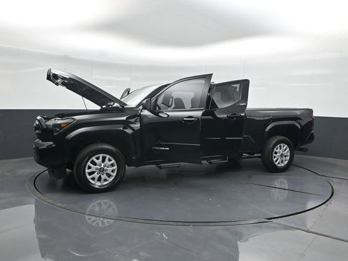 Used 2025 Toyota Tacoma SR5 AWD/4WD image 53