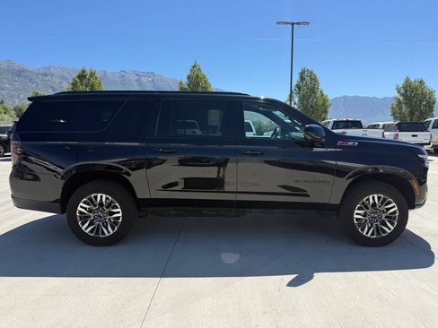 Used 2025 Chevrolet Suburban Z71 AWD/4WD image 2