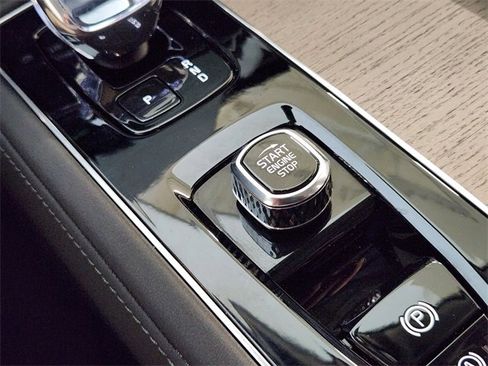 Used 2025 Volvo XC90 B5 Plus image 20