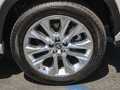 Used 2023 Toyota Highlander Limited FWD image 12