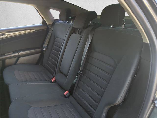 Used 2020 Ford Fusion SE FWD image 18
