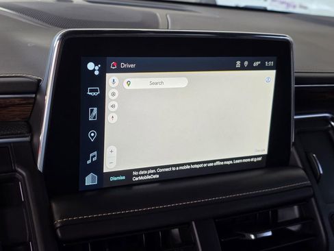 Used 2023 Chevrolet Suburban Premier image 18