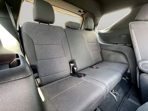 Used 2025 Chevrolet Traverse LT w/ Driver Confidence Package FWD image 27