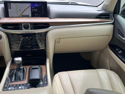 Used 2019 Lexus LX 570 4WD w/ Luxury Package image 14