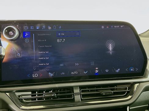 Used 2025 Chevrolet Equinox EV RS FWD image 21