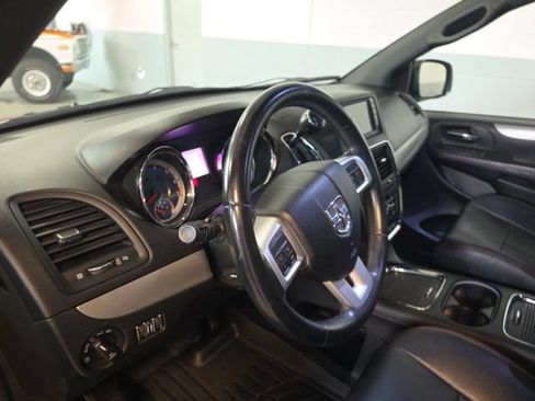 Used 2014 Dodge Grand Caravan R/T FWD image 10