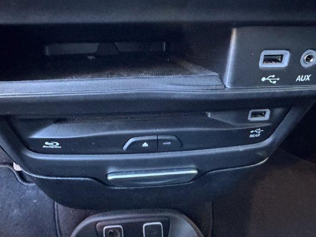 Used 2020 Chrysler Pacifica Limited FWD image 36