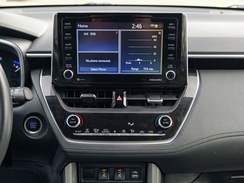 Used 2022 Toyota Corolla Cross XLE image 42