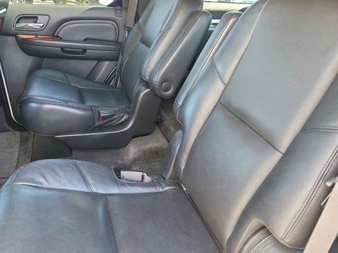 Used 2010 Cadillac Escalade Luxury image 11