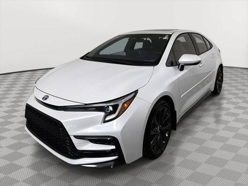 Certified 2025 Toyota Corolla SE w/ SE Premium Package FWD image 1