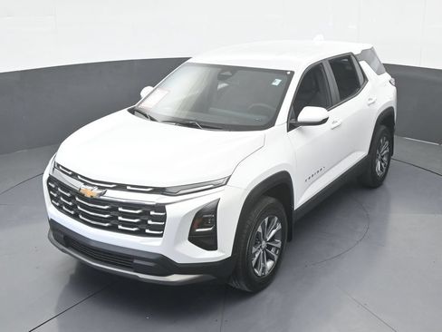 Used 2026 Chevrolet Equinox LT FWD image 47