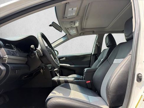 Used 2013 Toyota Camry SE FWD image 12