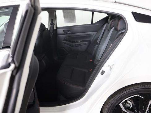 Used 2024 Nissan Altima 2.5 SR FWD image 27