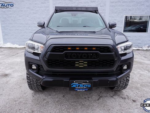 Used 2021 Toyota Tacoma TRD Off-Road w/ Technology Package image 2