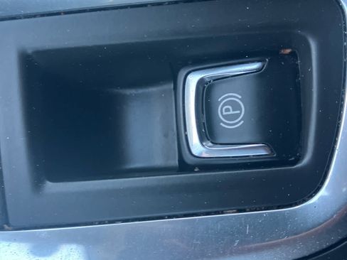 Used 2022 Chevrolet Equinox LS w/ LS Convenience Package FWD image 27